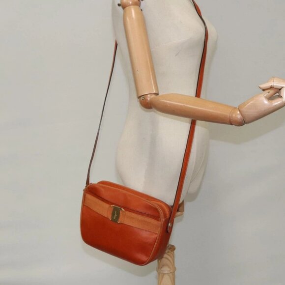 Salvatore Ferragamo Shoulder Bag Leather Brown Gold Auth 102665 - Picture 3 of 16